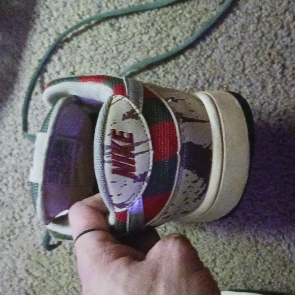 Nike - Picture 3 of 3